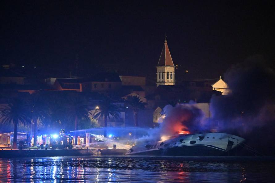 Makarska: Jahta Acceptus tijekom gašenja okrenula se na bok