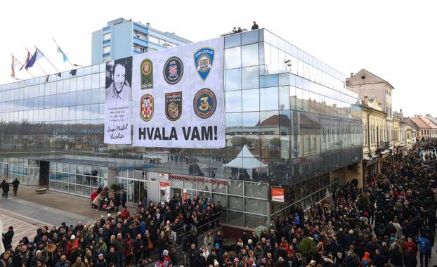 Vukovar: Kolona sje&cacute;anja na &zcaron;rtvu Vukovara