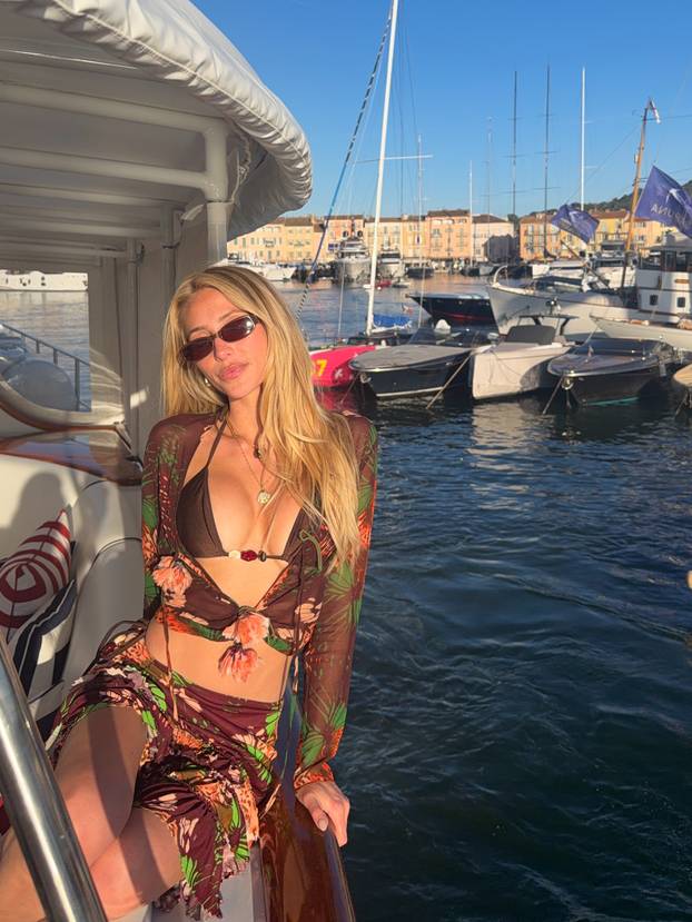 Influencerica koja je partijala u Hrvatskoj pokazala kako joj stoji mini bikini na trešnjice