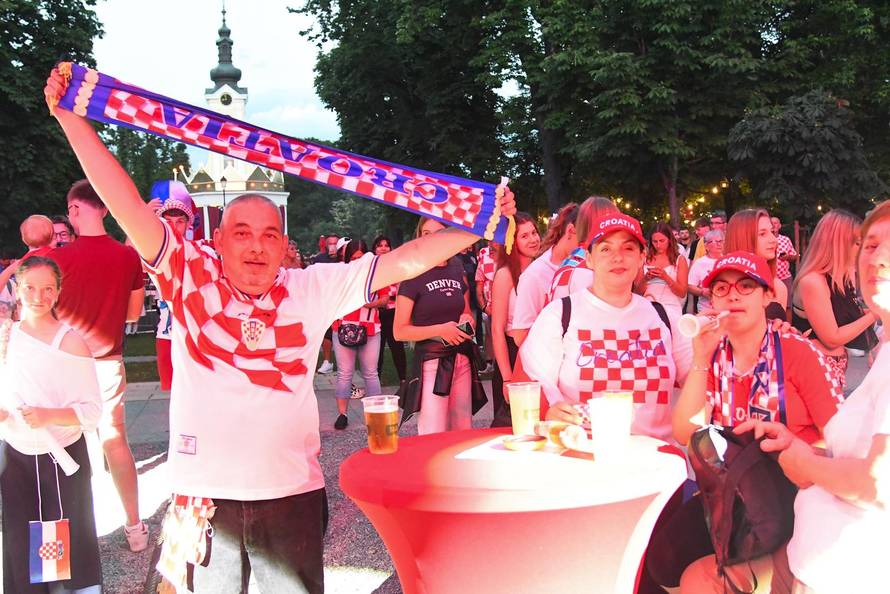 Bjelovar: Zaprešić Boysi zagrijavaju navijačku atmosferu  uoči utakmice Hrvatska - Engleska