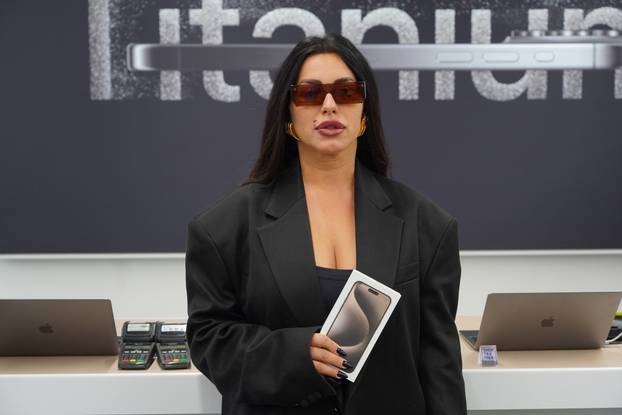 Beograd: iPhone 15 službeno predstavljen u Srbiji, spektakl dodatno začinila pjevačica Seka Aleksić 