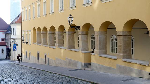 Zagreb: S današnjim danom u gimnaziji Tituša Brezovačkog trebali su doći i učenici XVIII gimnazije