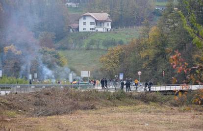 Autobusi su odvezli migrante s prijelaza u Velikoj Kladuši