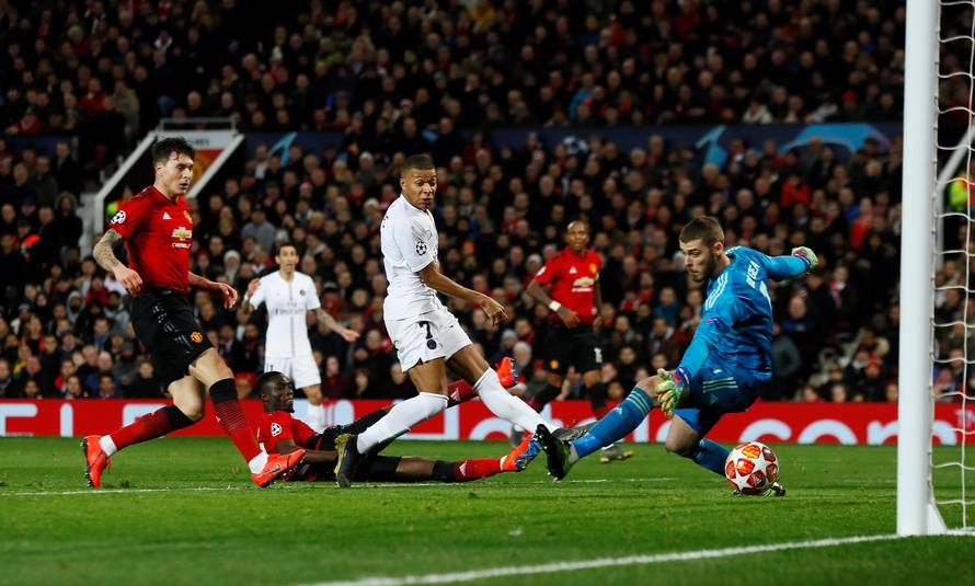 Champions League Round of 16 First Leg - Manchester United v Paris St Germain