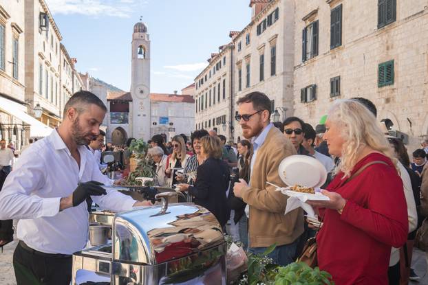Dubrovnik: Tradicionalna Dubrovačka trpeza na Stradunu 