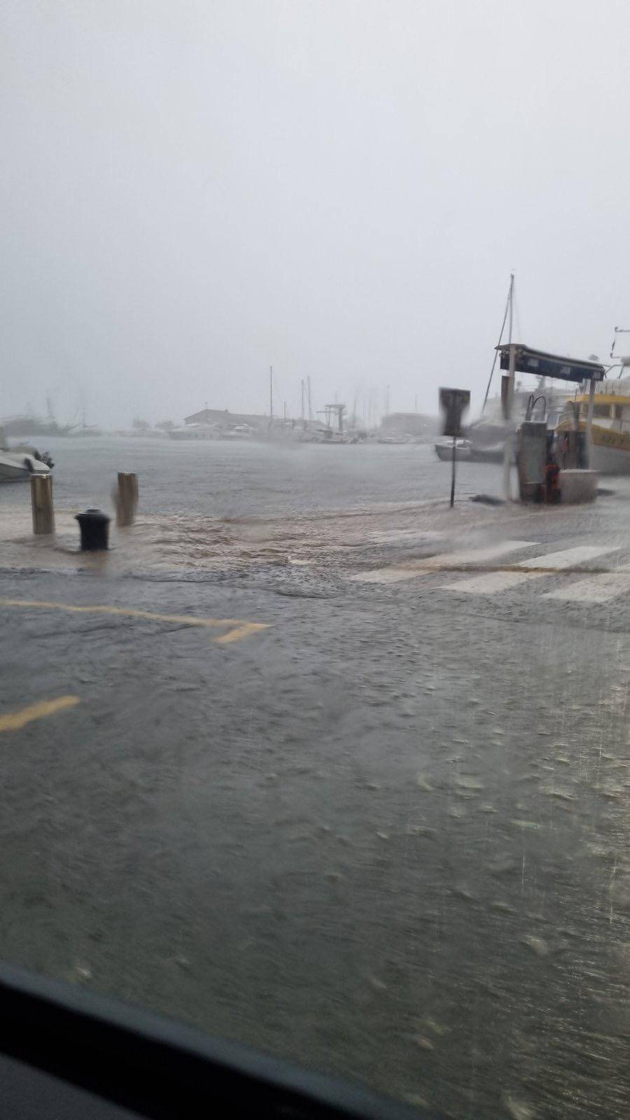 Nevrijeme u Istri: More potopilo šetnicu u Rovinju. Evo kakvo nas vrijeme čeka ostatak dana
