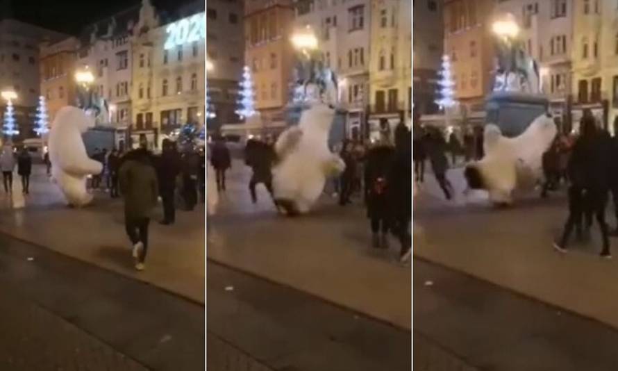 Video: 'Nemoj bit debil, nemoj!' Srušio maskotu mede na Trgu