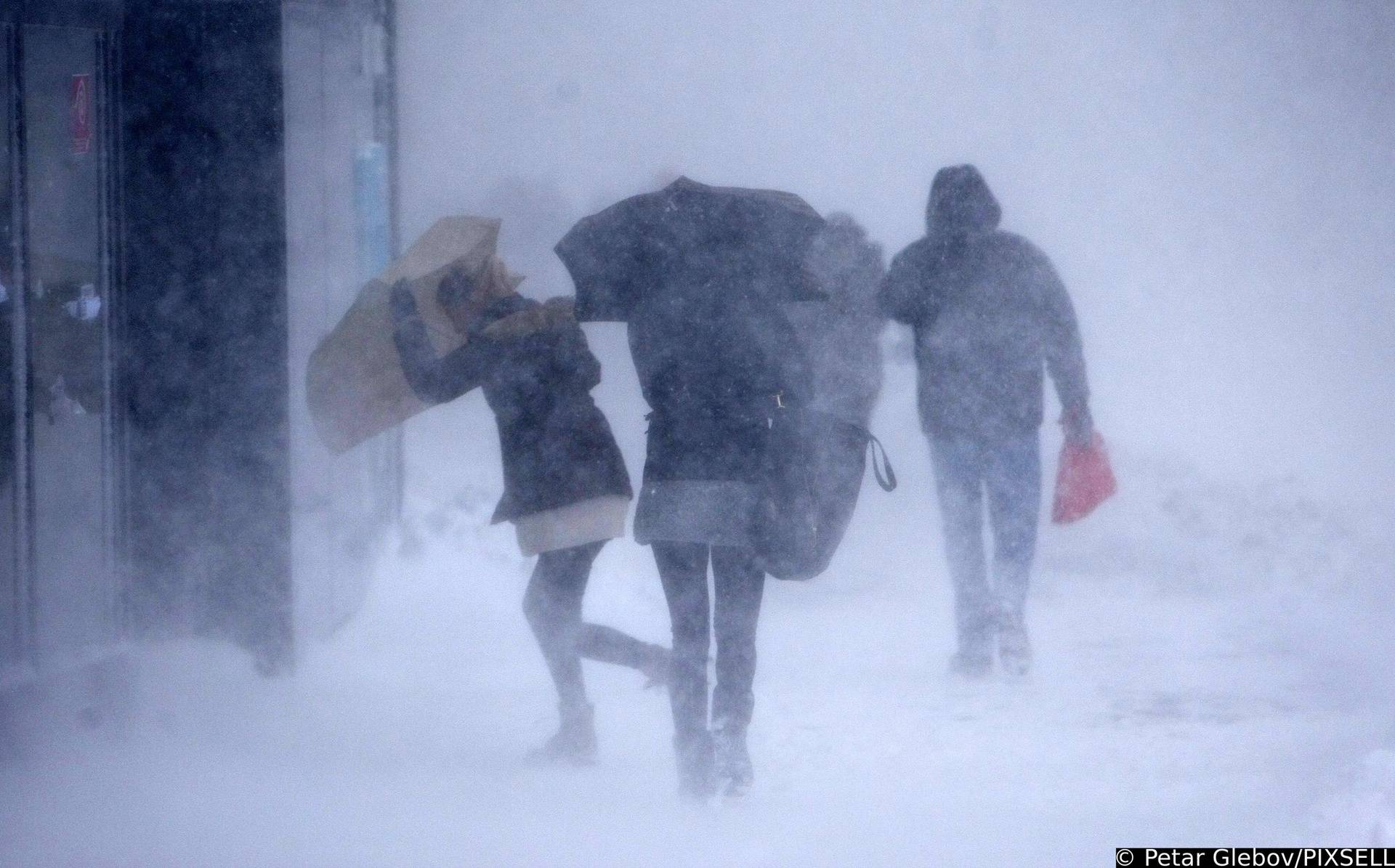 Zagreb na današnji dan prije 10 godina. U Maksimiru bilo 68 cm snijega! Bandić: Pojest ćemo ga