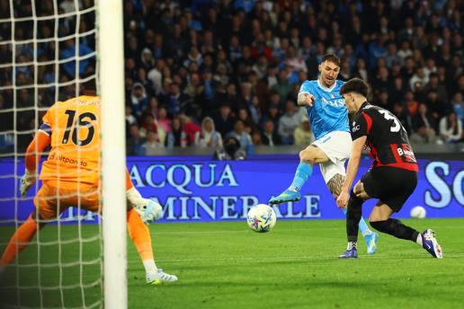 VIDEO Napoli - Milan 1-0: Poraz 'rossonera' i vjerojatni opro&scaron;taj od pohoda na vrh prvenstva