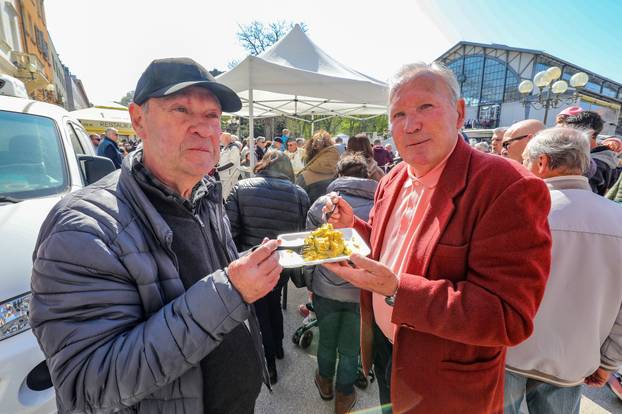 Na pulskoj tržnici propremljena fritaja od 1500 jaja i 10 kilograma šparoga