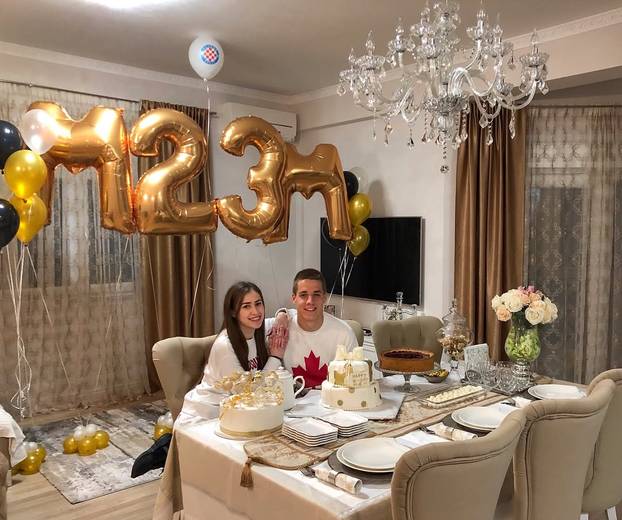 FOTO 'Vatreni' nosi njenu fotku na svakoj utakmici. Prohodali su kao tinejdžeri i isti dan slave