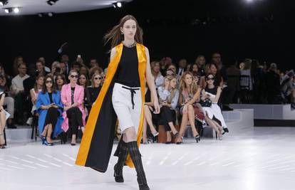 Bermuda hlače i frak kaputi u boji za moderni look iz Diora