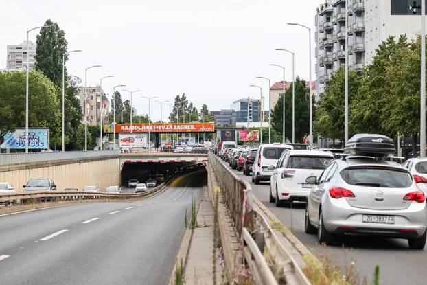 Zagreb: Ponovno zatvoren podvožnjak Slavonske i Zagrebačke avenije kod Vjesnika