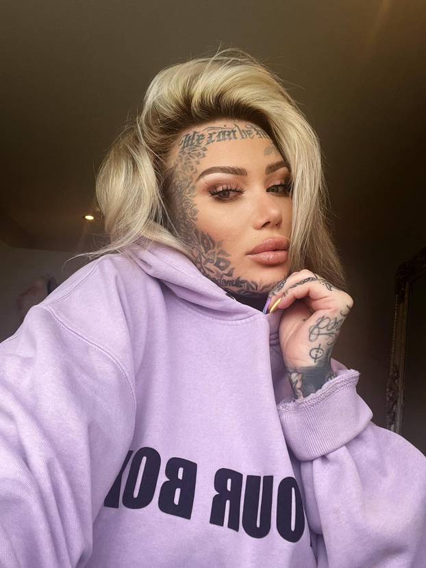 FOTO Becky ponestaje mjesta za tetovaže: Najbolnije mjesto za tetovažu? Nije ono što mislite...