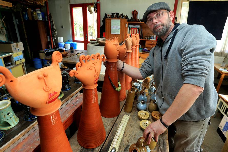 'Posude koje radim od blata iz Baranje traju i po 200 godina'