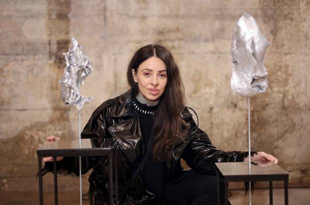 Split: U Dioklecijanovim podrumima otvorena izložba Martine Miholić "Dream waves: undercurrent noise"