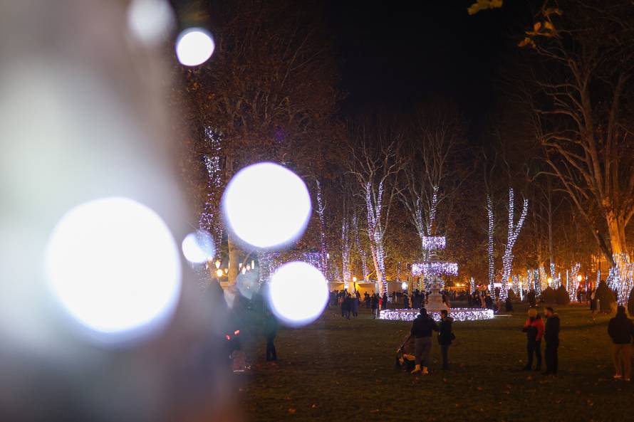 Paljenje božićnih lampica na Zrinjevcu