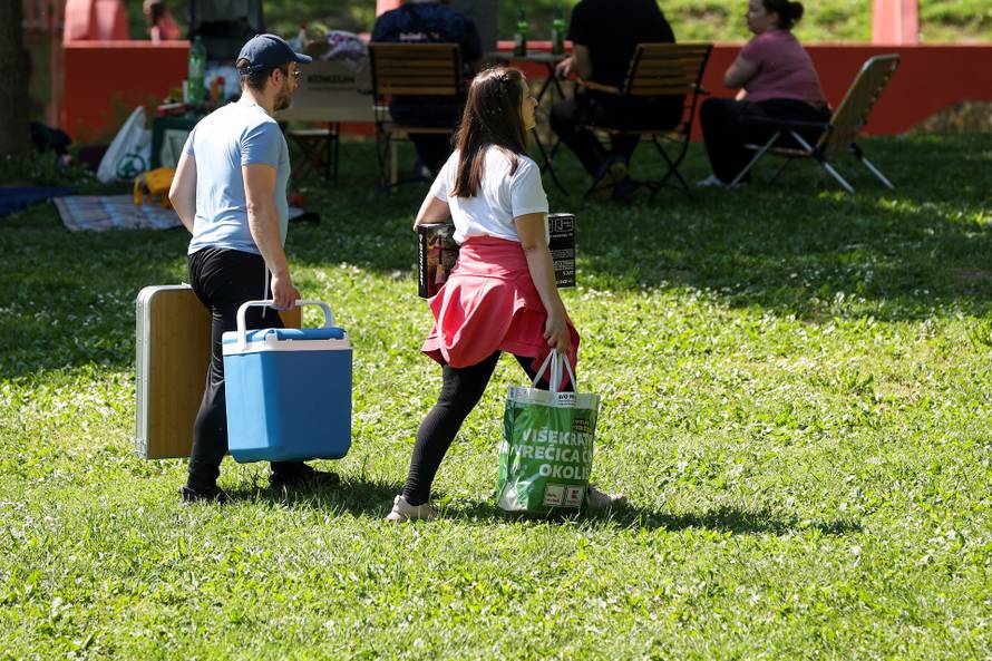 Zagreb: Građani i na Bundeku uz roštilj slave praznik rada 