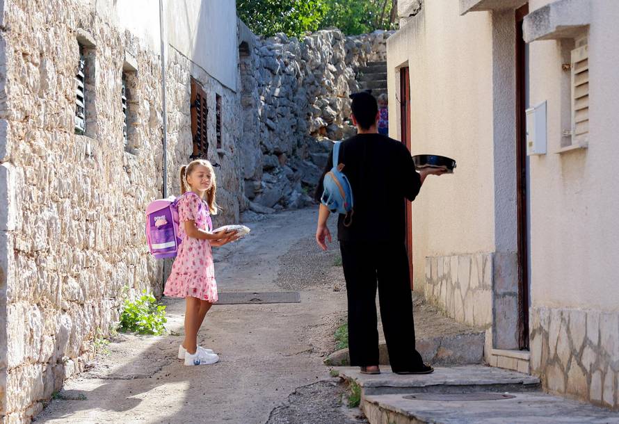 Drvenik: Nakon 17 godina ponovno otvorena škola na otoku