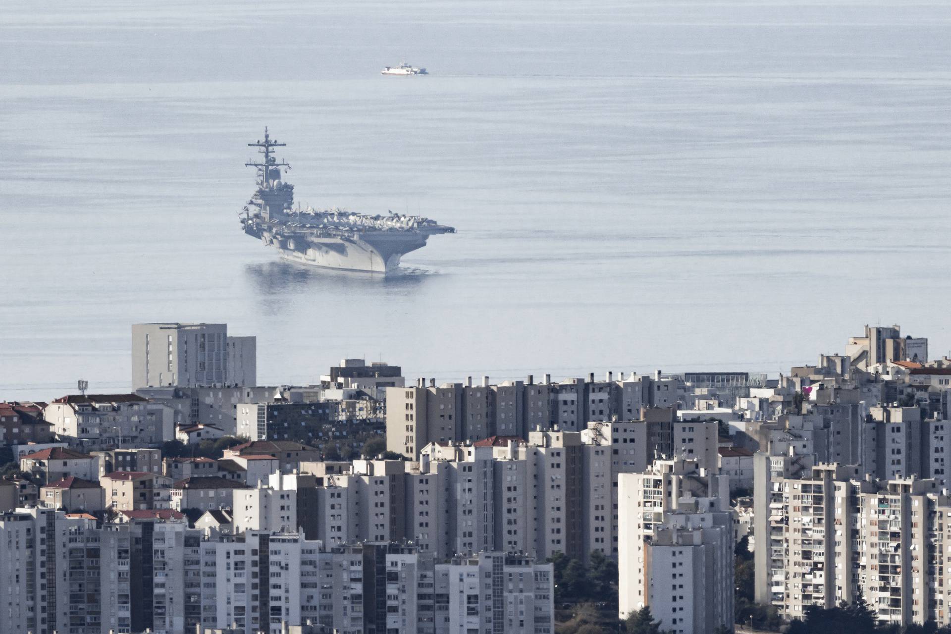 U Split uplovio najveći američki nosač aviona USS George H.W. Bush 