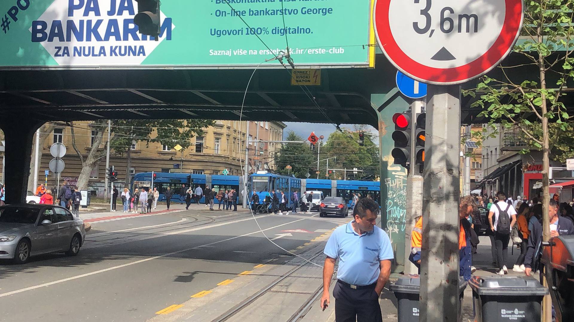 Kolaps u Zagrebu: Teretno vozilo je oštetilo naponske žice, desetak tramvaja ne može proći