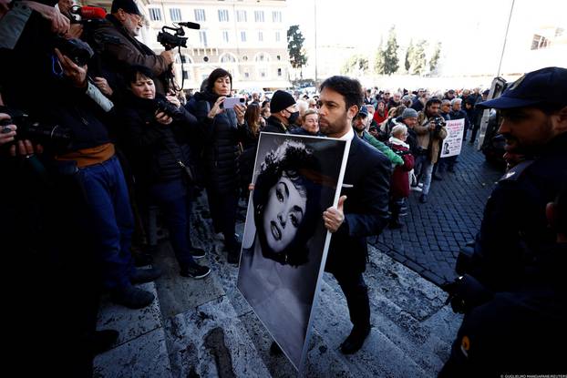 Italy bids farewell to actress Gina Lollobrigida