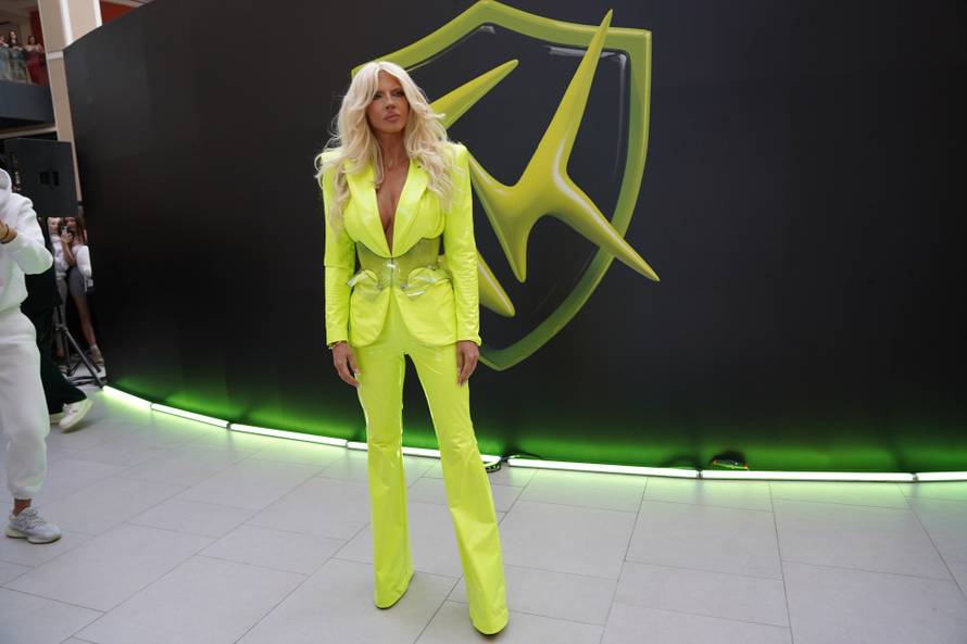 Beograd: Jelena Karleuša organizirala je druženje s obožavateljima povodom izlaska svog novog albuma