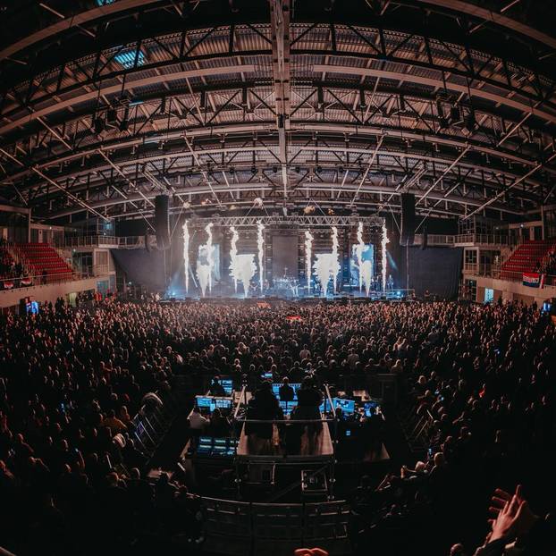 FOTO Drugi Thompsonov nastup u Poreču: Pogledajte kakva je atmosfera na koncertu u Istri