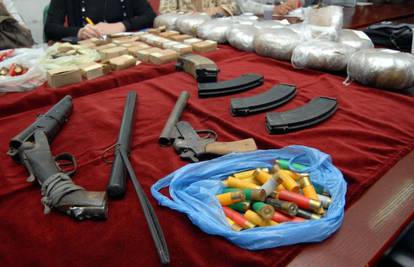Policija uhitila 15 ljudi zbog ilegalne proizvodnje oružja