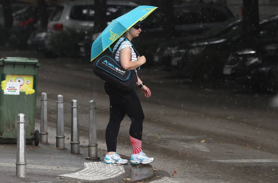 Zagrepčane iznenadio pljusak, tuča i grmljavina poharali Pulu