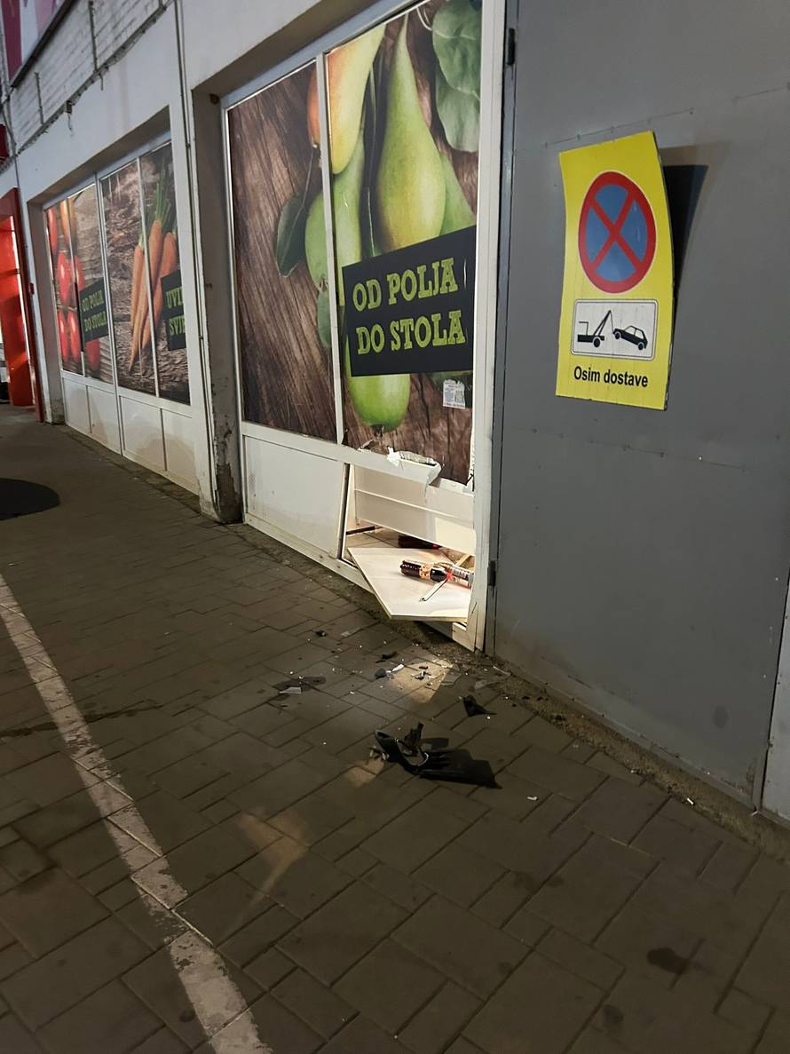 VIDEO Vozač se zabio u dućan u Pleternici: 'Sve se rasulo'
