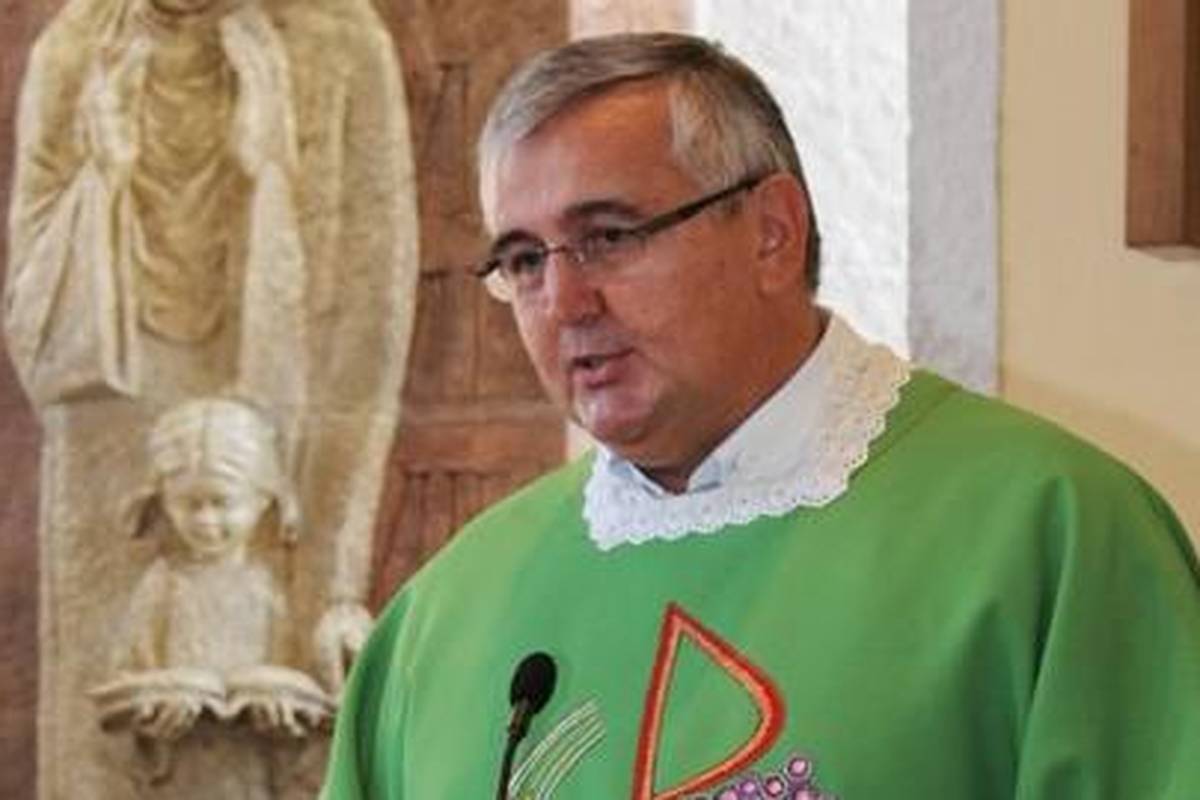 Svećenik u Zagrebu otvoreno navija za Škoru, župljani ljuti, a on kaže: 'To je privatni profil'