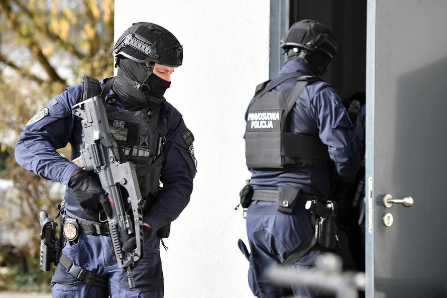 Na Županijskom sudu u Varaždinu nastvaljeno je  suđenje Srđanu Mlađanu, doveden je pod jakim osiguranjem na sud