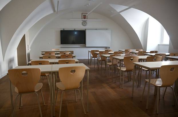 Zagreb: Gradonačelnik sa suradnicima obišao obnovljenu Gornjogradsku gimnaziju