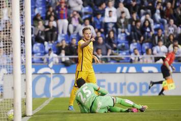 Football Soccer - Deportivo Coruna v Barcelona - Spanish Liga BBVA - Riazor stadium, Coruna