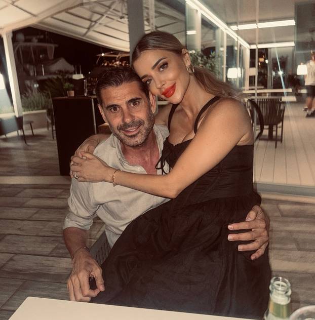 FOTO Naša prekrasna novinarka zaljubila se u ikonu Reala. Brak im je kao iz bajke, dobili i sina