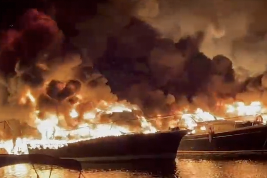 Požar brodica u Medulinu