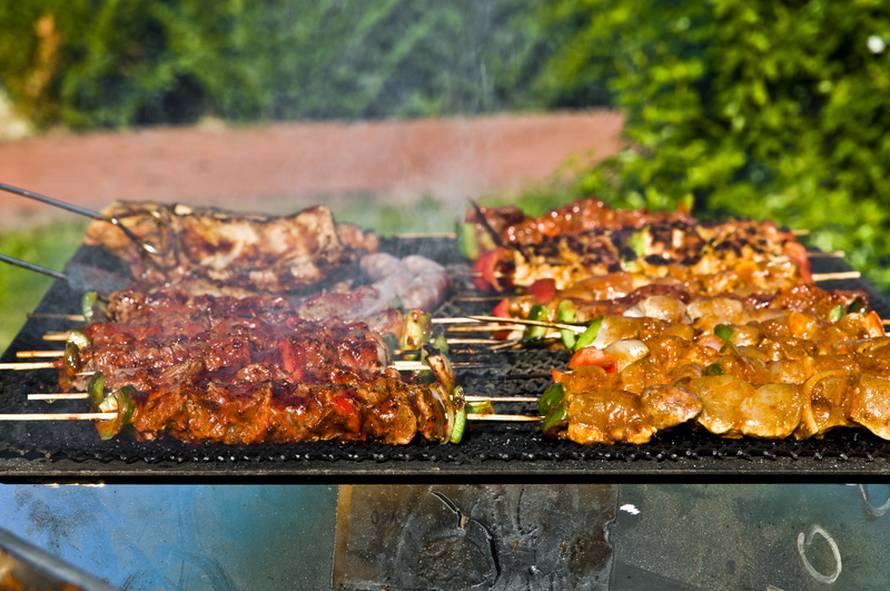 Super-roštilj: Grančice hrasta i ružmarina daju aromatičan dim