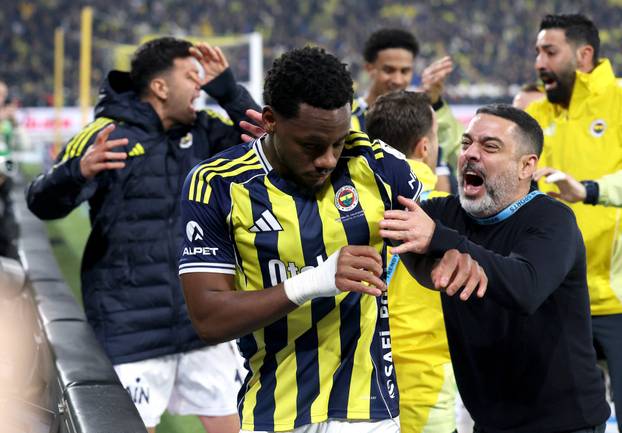 Super Lig - Fenerbahce v Galatasaray