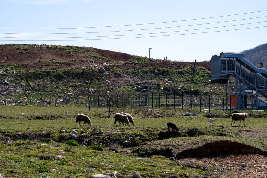 Podum: Odlagalište otpada nedaleko Otočca