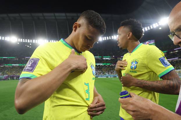 KATAR 2022 - Thiago Silva kremom je mazao lice za vrijeme utakmice 