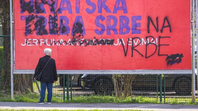 Zagreb: Uništen plakat SDSS-a