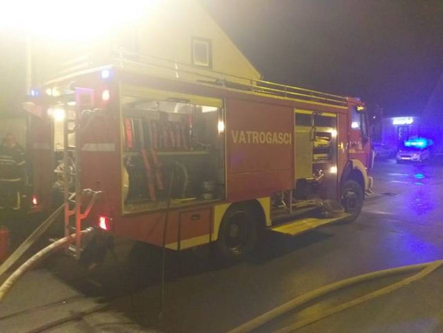 Raznijeli bankomat i zapalili Dom kulture u Velikoj Ludini