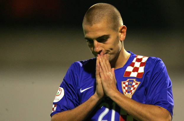 ARHIVA - 2006. Zagreb: Vatreni i "maksimirska krtica" srušili su Englesku 