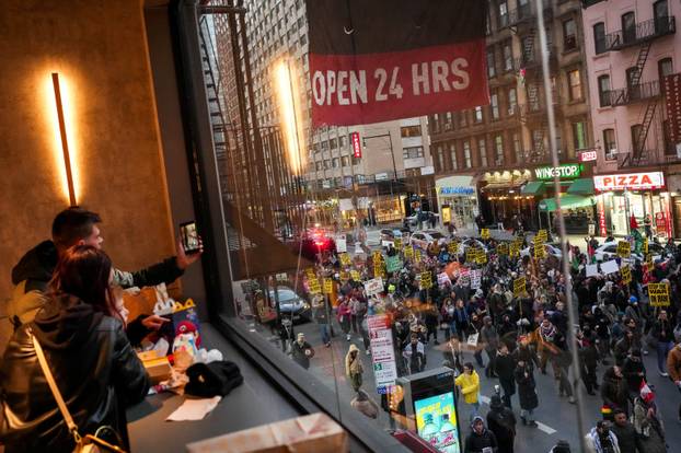 ULICE PUNE BIJESA Tisuće u New Yorku prosvjeduju protiv zračnih napada Izraela na Libanon i Iran