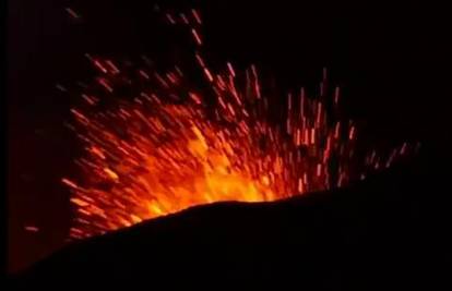 Eruptirao vulkan na jugu Čilea, vlasti su evakuirale tisuće  ljudi 