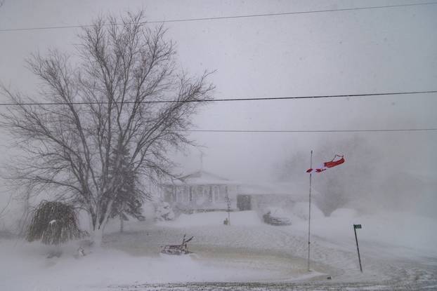 Cold weather front hits Ontario