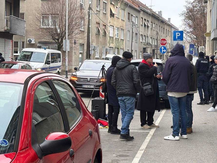 Policija pred Tomaševićevim stanom! Keleminec i Dado iz Smogovaca dovukli desničare