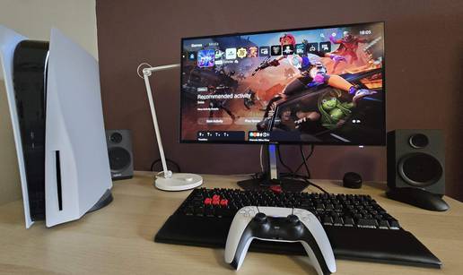 Munjevito brz i crna koja će vas progutati: Isprobali smo  AOC Agon PRO AG276QZD monitor