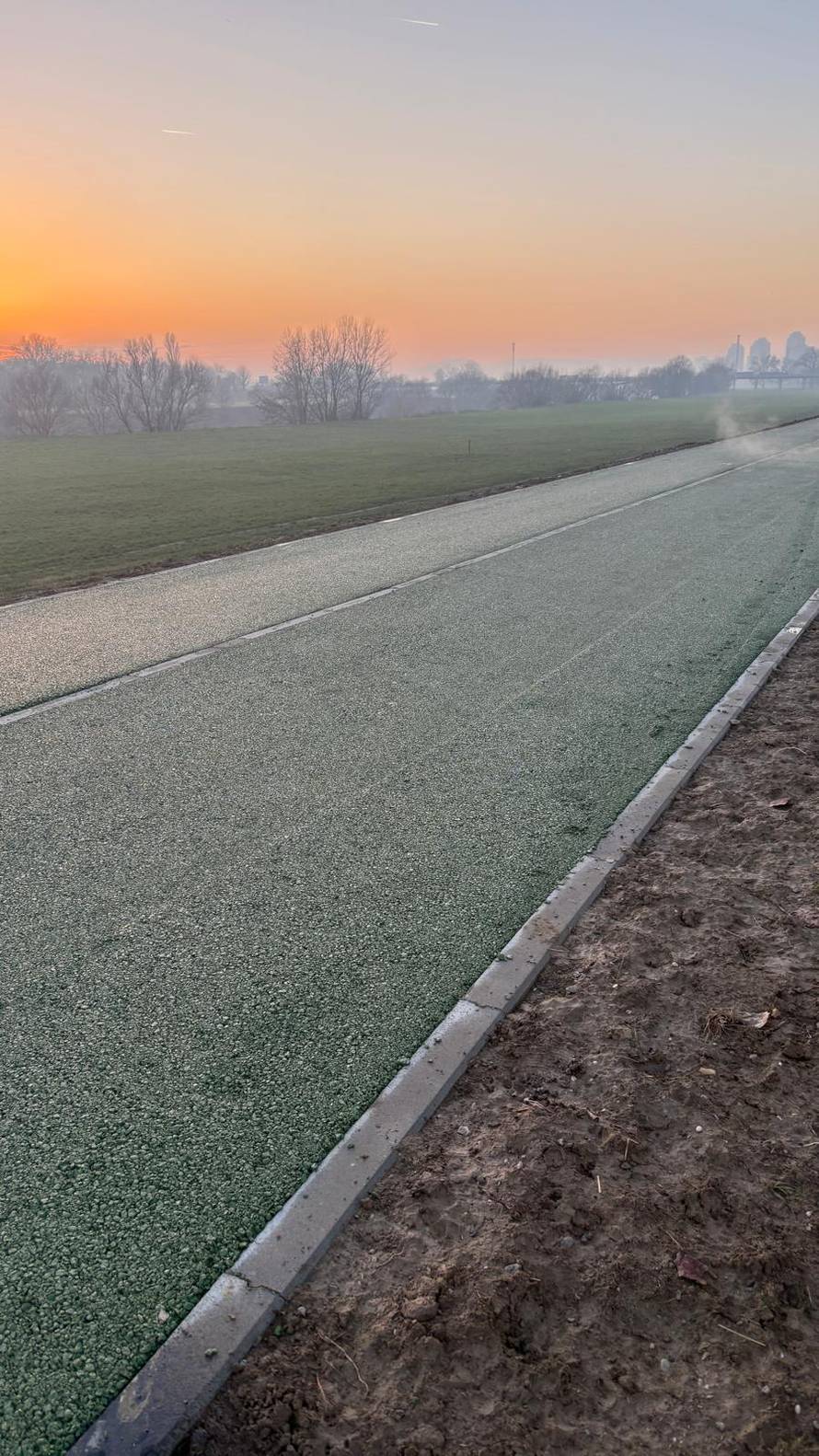 FOTO Evo kako idu radovi na asfaltiranju nasipa u Zagrebu...